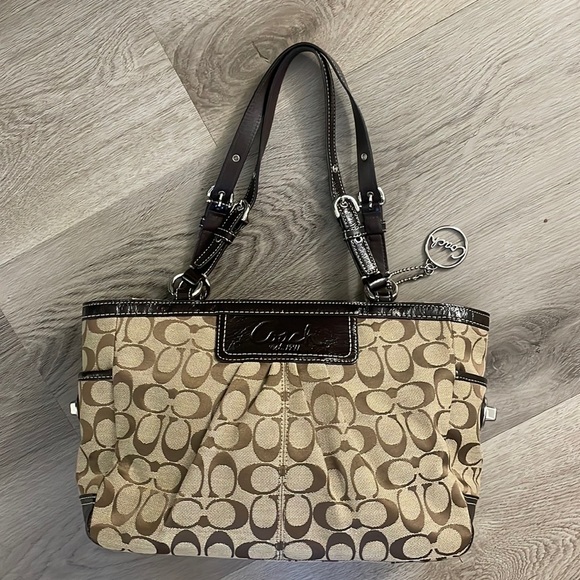 Coach Handbags - Coach Bag ! LIKE NEW